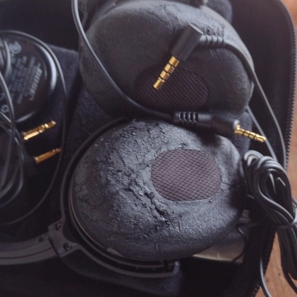 Bose Silver and Black QC3 Headphones with Accessories NEW - Picture 4 of 4